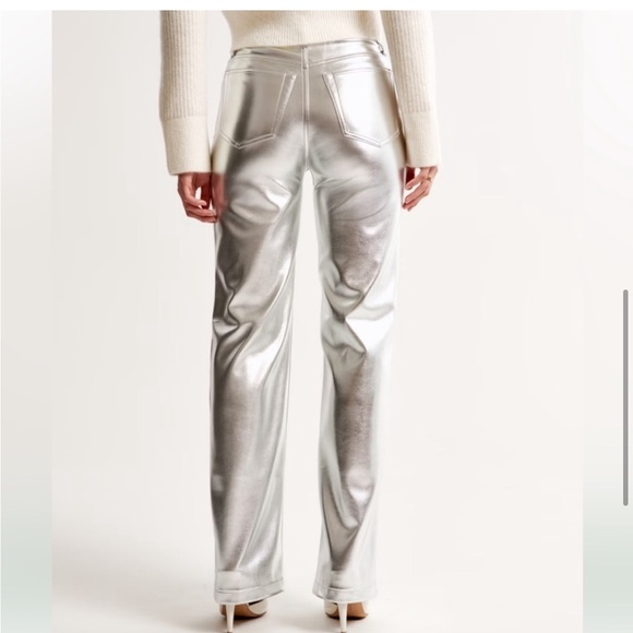 NWT Abercrombie & Fitch Vegan

Leather 90s Relaxed Pants Silver size 24 - Picture 9 of 9
